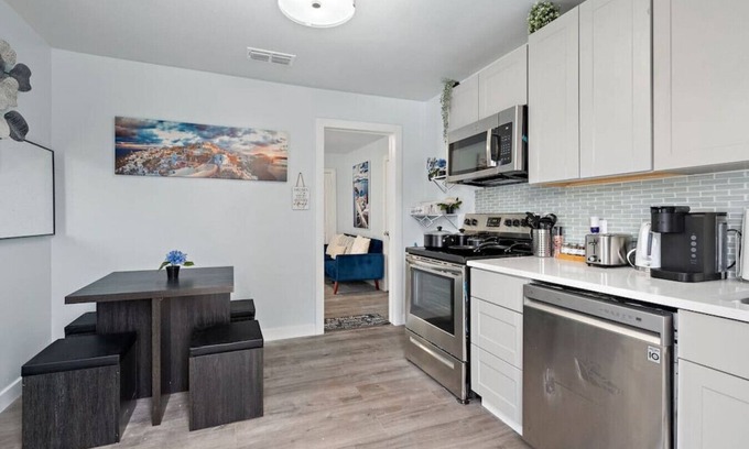 Cedar Crest Apartment | 2308 Britton UNIT 4 · Cute & comfy 10min to Downtown