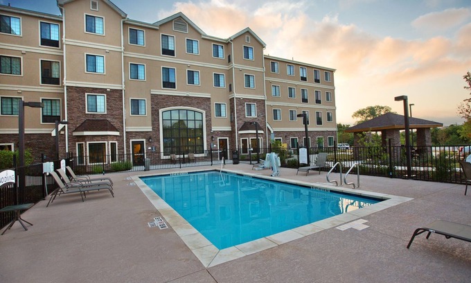Sweetbriar Apartment | 24 Hour Business Center + Heated Outdoor Pool | Studio Close to Downtown Austin