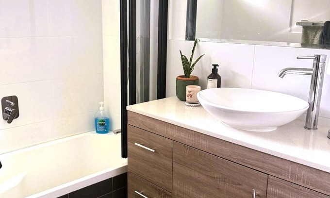 Como House | 24 Something Special 3BR 2BA & Parking