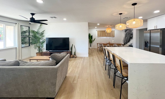 Papago Parkway House | 2400 sq ft home with pool near Old Town Scottsdale