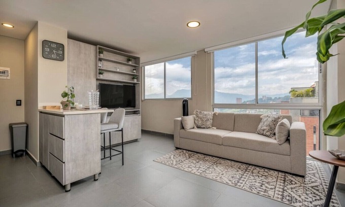 El Tesoro Apartment | 24th floor modern apartment close to parque lleras