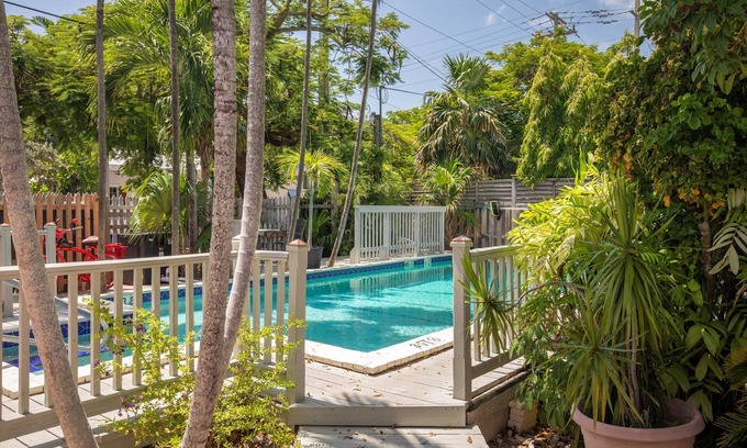 Key West Historic District House | 25% Off Rate-Upgraded Cottage-Steps to Famous Duval Street &Historic Seaport