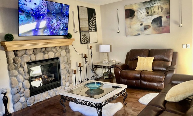 Springbank Hill House | 2500 sq house in springbank hill BL 261818
