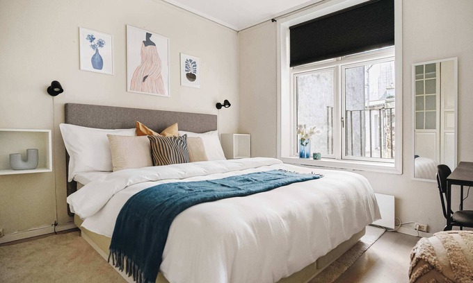 Bergen City Centre Apartment | 250m From CityCenter l Fireplace l Sleeps 6 l 24I7 check in