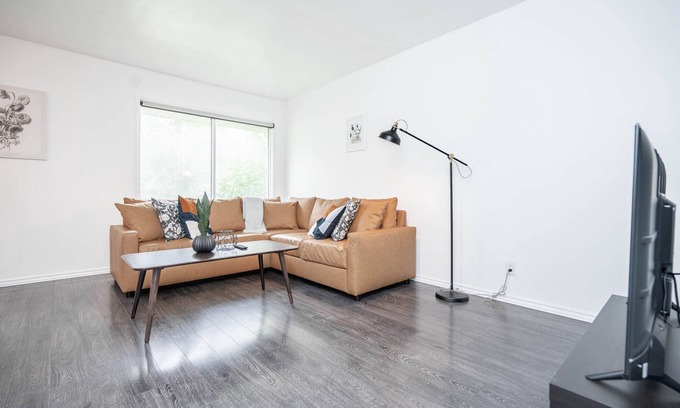 Winnipeg House | (279)Classy 3 BDR in Quiet Neighbourhood+Parking