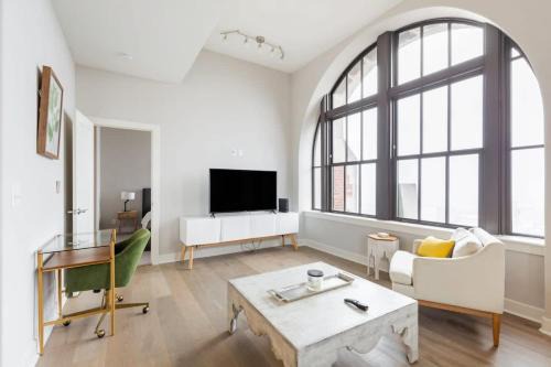 Downtown Baltimore Apartment | 2B 2BA Luxury Downtown Suite Rooftop Deck & Gym