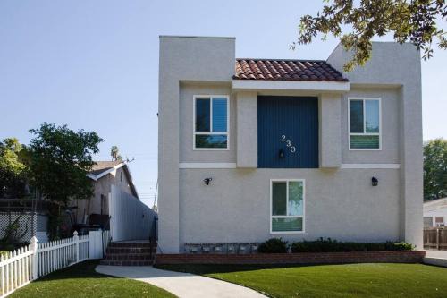 Alhambra Apartment | 2BD/2BA Apartment in DT ALhambra