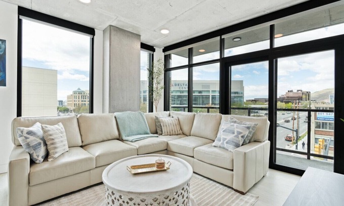 Rio Grande Apartment | 2bd/2ba Best style and location/Pool+spa/gym/pkg!