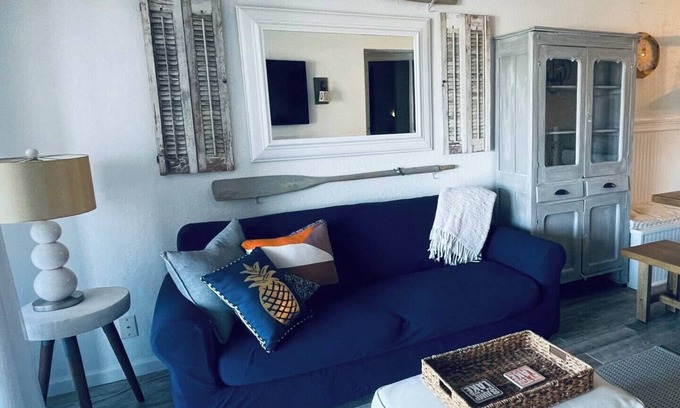 Lake Ozark Condo | 2bd 2ba Lakeview Retreat with onsite boat rental options!