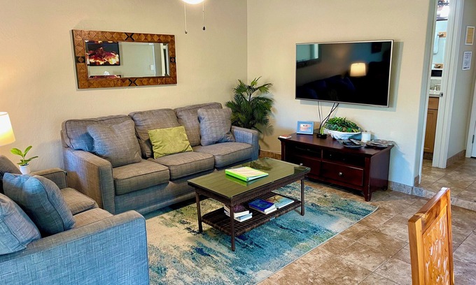 Kahaluu Bay House | 2Bd/2Ba Townhouse with full kitchen steps away from ocean
