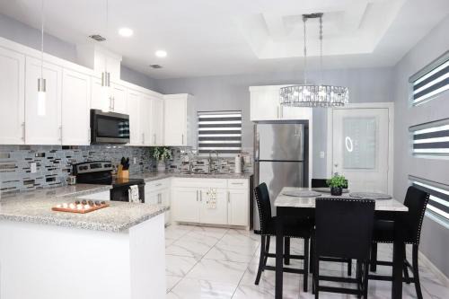 Alamo Apartment | 2Bd Modern Home In Gated Community