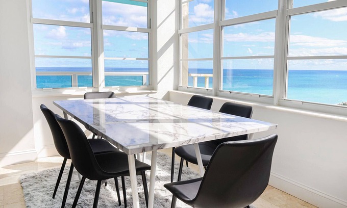 Mid Beach Apartment | 2bd Oceanfront Master Ste OceanView w/balcony, Pool, nearby dining, beach access