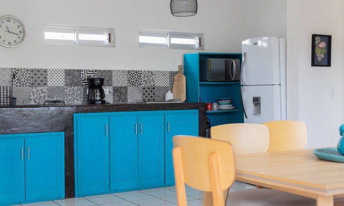 La Paz Apartment | 2bdr 2bath Apartment in downtown with high speed Wi-Fi. Walk to the malecon/sea.