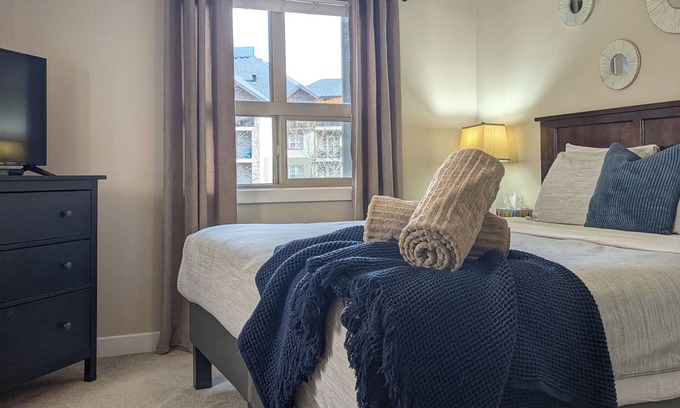East Kootenay Apartment | 2bdrm 2bath Lakeside Getaway!