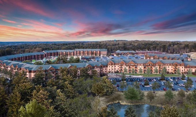 Lake Delton Resort | 2Bed/2Bath Deluxe Suite in our Dells Resort w/Access to Wilderness Territory!