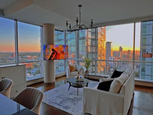 Beltline House | 2Bed DT-Mountain & Skyline Views- Colours 1st-BMO