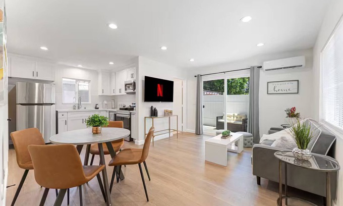 Monrovia House | 2Bedroom - 1Bath - Quiet - DTLA - Outdoor Space - Free Parking