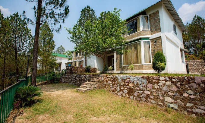 Lansdowne Villa | 2BHK Villa with Living room, Private Kitchen, Garden, Parking, Terrace, WIFI.