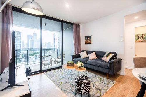 South Brisbane Apartment | 2BR, 1BA Apt with Balcony,Pool,Gym,Sauna & Parking M24