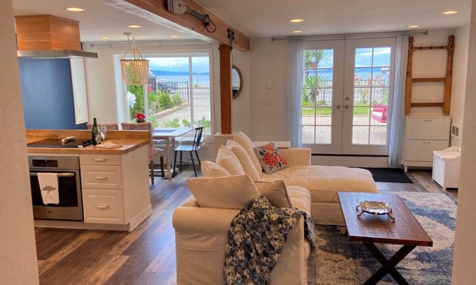 West Seattle House | 2BR 2BA Alki Beach Waterfront Retreat Ext. Stay