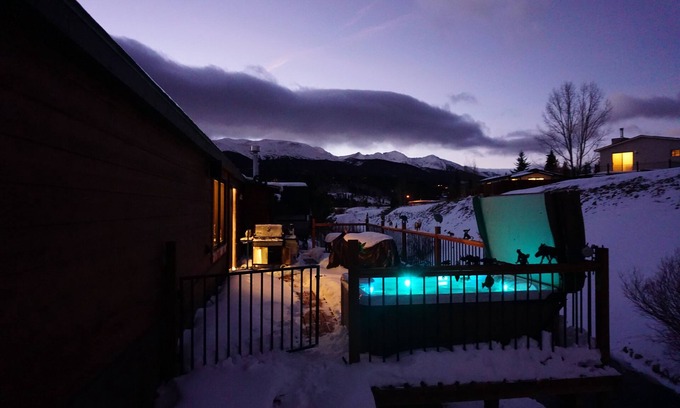 Huron Heights House | 2br 2ba house right on french creek w private hot tub.fully fenced in yard