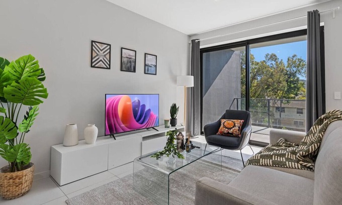 Macgregor Apartment | 2BR Apartment w/Balcony Easy Access to Everywhere