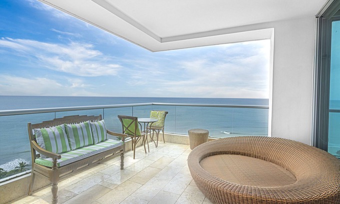 Rio Mar Apartment | 2BR Apartment with Ocean View PH Río Mar 11B