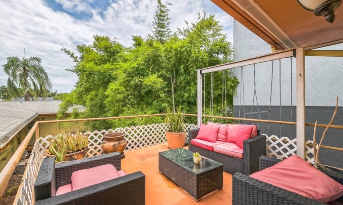 Crescent Lake Apartment | 2BR Apt at Crescent Lake!