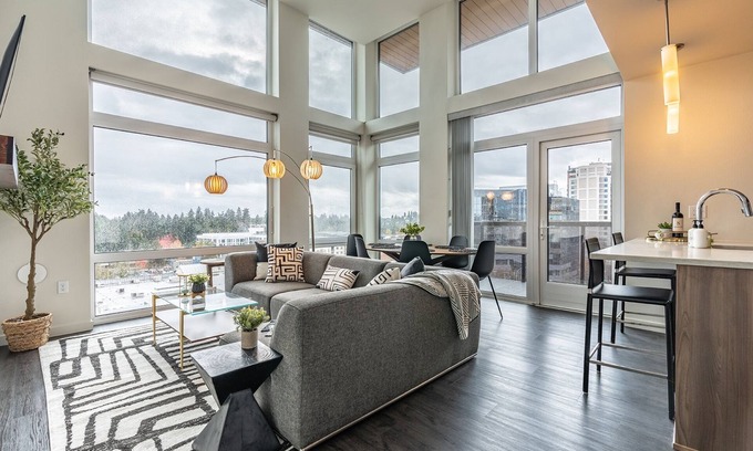West Bellevue Apartment | 2BR | Balcony, Gym, Lounge | Bellevue | Sophari C