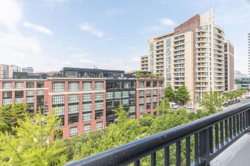 Radnor - Fort Myer Heights Apartment | 2BR Comfort Apartment in Prime Location