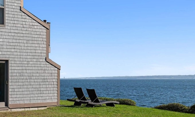 Jamestown Condo | 2br Condo Tranquil Retreat on Conanicut Island