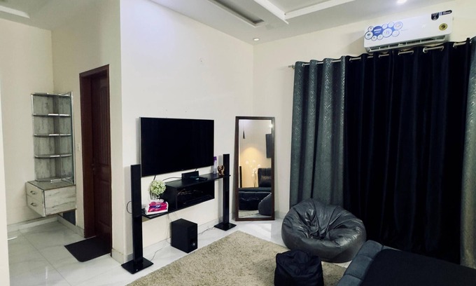 Lahore House | 2BR Cozy Nest <Secure & Luxury