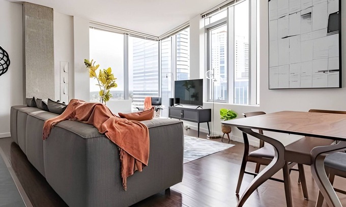 West Bellevue Apartment | 2BR+Den Penthouse | Gym, Pool |Bellevue| Sophari A