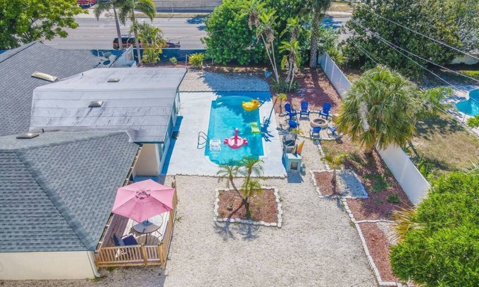 Dover Shores East House | 2BR Family Retreat Orlando Full Kitchen