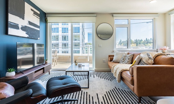 West Bellevue Apartment | 2BR | Gym, Balcony, Views | Sophari B | Bellevue