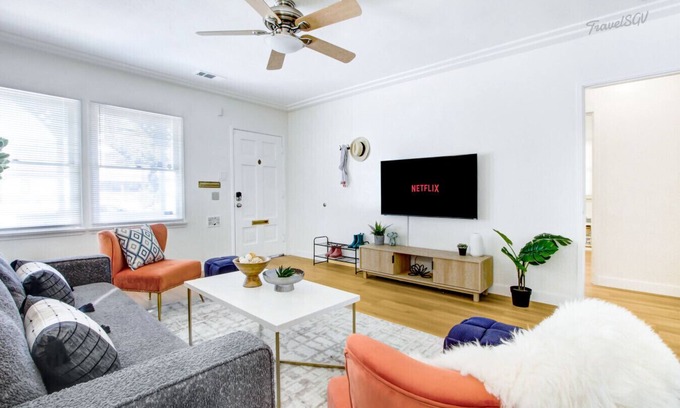 Azusa House | 2BR Home Near DTLA, Parks, & Disneyland #TravelSGV