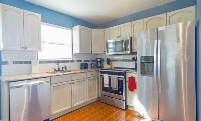 Euless House | 2BR Home with Backyard! Free Parking!