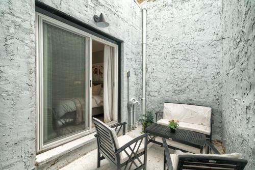 Queen Village Apartment | 2BR in Heart of Queen Village - walk to everything!