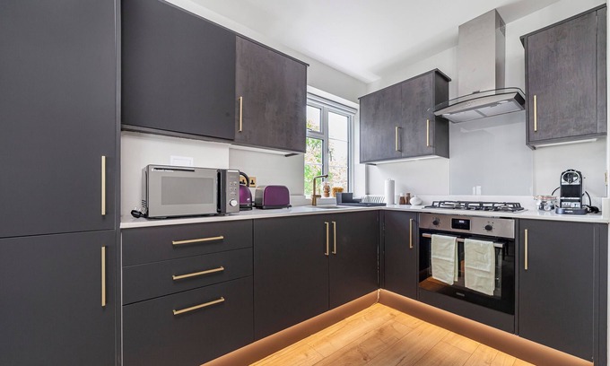 Barnhill Apartment | 2BR Lux Stylish Penthouse w/Views