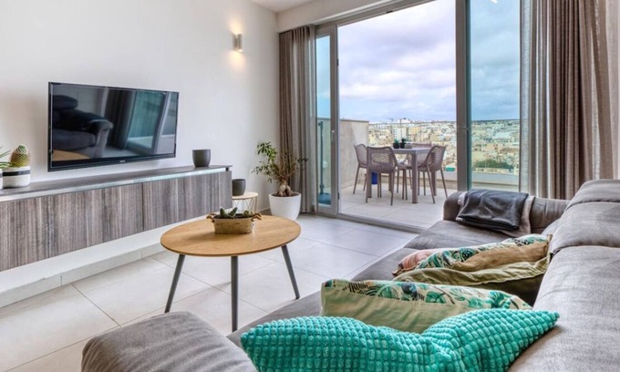 Pieta Apartment | 2BR Penthouse with views overlooking Pietà Marina!