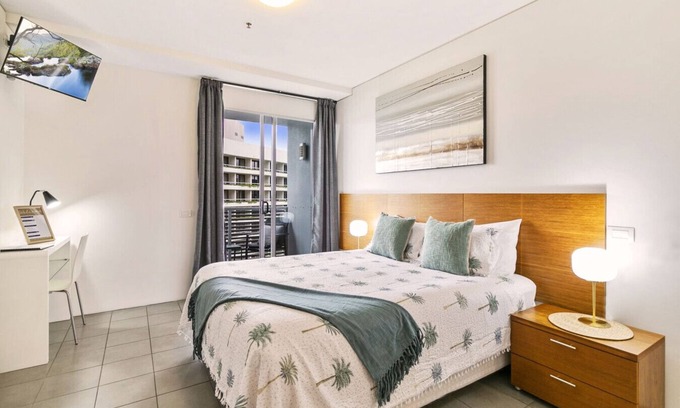 Cairns Central Business District Apartment | 2BR Stylish Getaway@Harbour Lights Cairns Sleeps 6