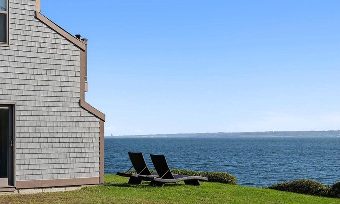 Jamestown Condo | 2br Unit Tranquil Retreat on Conanicut Island