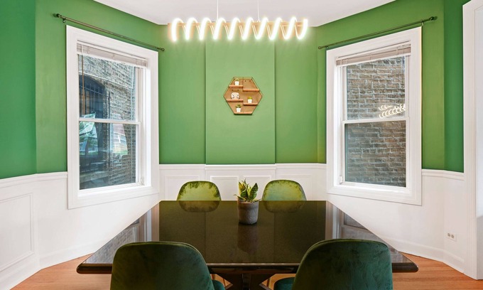 Lakeview Apartment | 2BR Wrigleyville Apt Free Parking, Office, Fire Pit & Outdoor Space