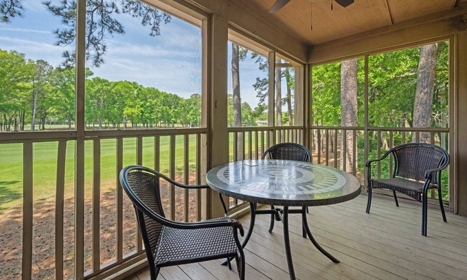 Pawleys Island Condo | 2nd-floor 2BR on golf course with pool, pet friendly