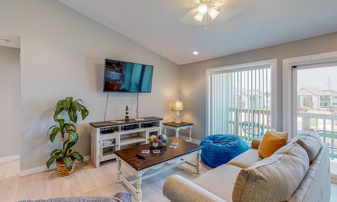 Port Aransas Condo | 2nd Floor, Shared Pool, Hot Tub, Near Marina, Golf Cart Access