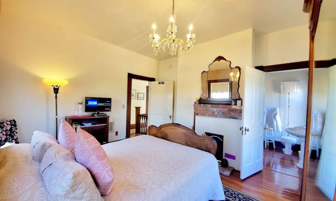 Moss Landing Cabin | 2nd floor(Upstairs/Level 01) - Historic House - Fireplace.