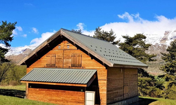 La Joue du Loup Apartment | 2nd floor, view mountain, swimming pool, terrace, parking, tv, ski locker, 27m², La Joue du Loup