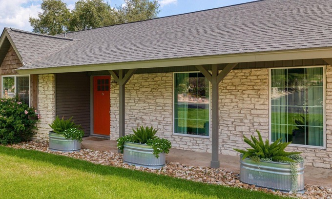 Scenic Brook West House | 3/2 family home with garage and huge yard