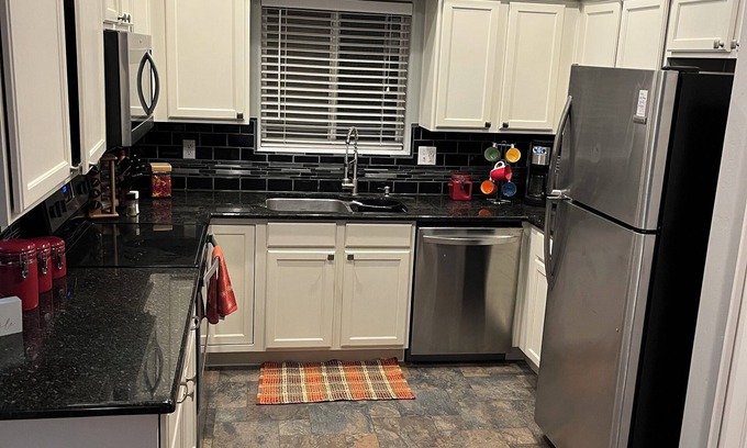 Eleven Mile Corner House | 3/2 Home in Peaceful Neighborhood close to Golf, Nature, Skydiving Pet-Friendly