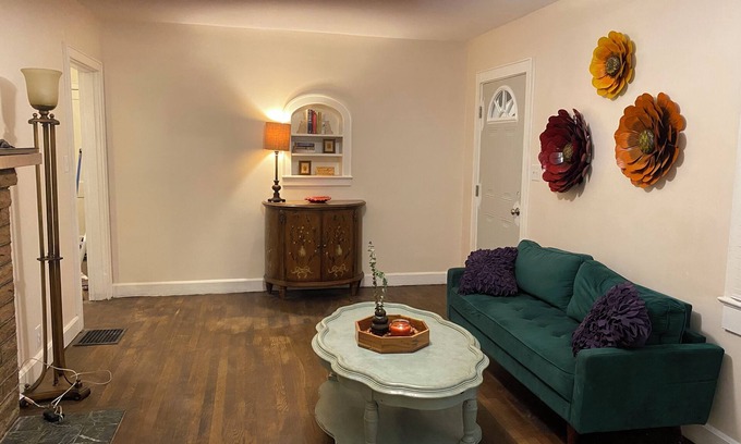 Knoxville Cottage | 3.3 Miles from Neyland Stadium, 2.8 miles from UT Medical Center